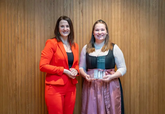 Anna Degasperi wurde von Arbeits- und Jugendlandesrätin Astrid Mair als „Lehrling des Monats Februar 2026“ ausgezeichnet. | Foto: Land Tirol/Hörmann