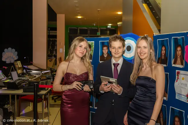 Votingbereich mit Carina, Tobias und Hannah (vlnr). | Foto: cine-motion.at / R. Ivanek