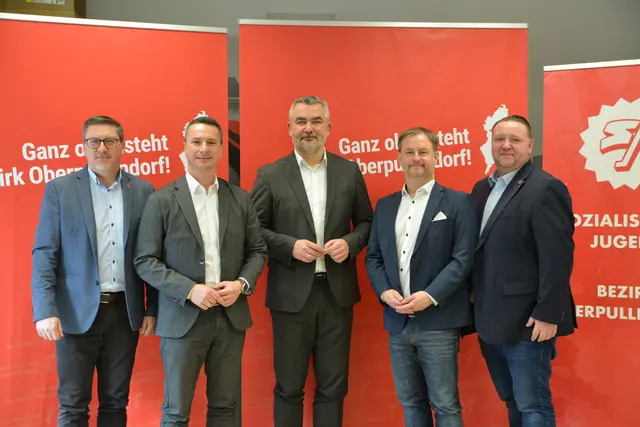 v.l. LAbg. Jürgen Karall, Klubvorsitzender Robert Hergovich, Landesrat Heinrich Dorner, KO Fürst, LAbg. Roman Kainrath | Foto: Rosenberger Victoria