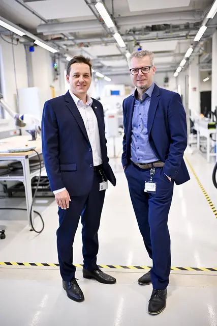 Christian Oswald (li.) und Hubert Zankl (re.) sind die führenden Köpfe im Bereich Robotics in Klagenfurt. | Foto: Helge Bauer