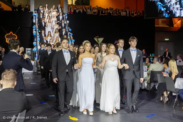 Einzug des Ballkomitees  zur Eröffnung. | Foto: cine-motion.at / R. Ivanek