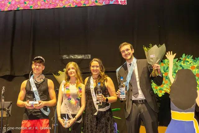 Andreas Lukas, Sophie Pascali,  Prof. Nicole Eisenbarth und Prof. Strasser - gewählte Ballkönige und -königinnen (vlnr). | Foto: cine-motion.at / R. Ivanek