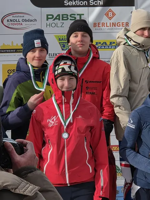 Das sind die steirischen Vizemeister im Ski Alpin der  HTL Kapfenberg. | Foto: HTL Kapfenberg