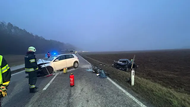 Es kam zu einem schweren Crash auf der B131 in Feldkirchen. | Foto: Freiwillige Feuerwehr Landshaag