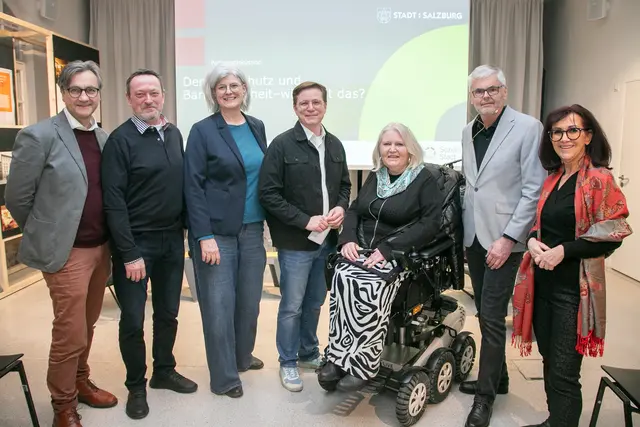 Beim Monat der Vielfalt diskutieren Expertinnen und Experten und Publikum, wie historische Gebäude barrierefreier werden können. | Foto: Stadt Salzburg/ Anna Pirato