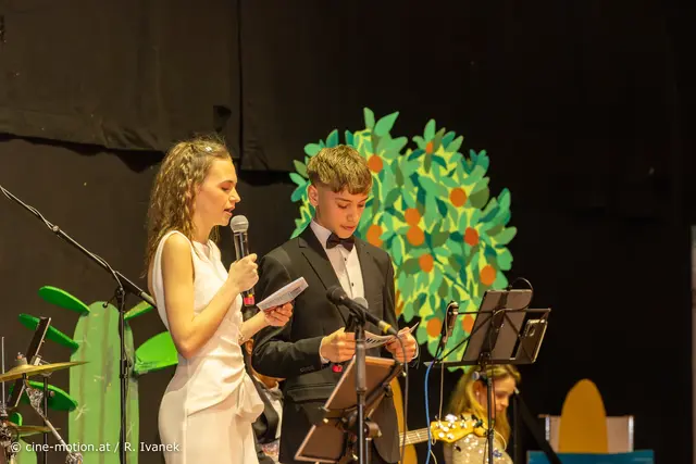 Schulsprecher: Charlotte Stojku und Rafael Schweighofer (vlnr). | Foto: cine-motion.at / R. Ivanek