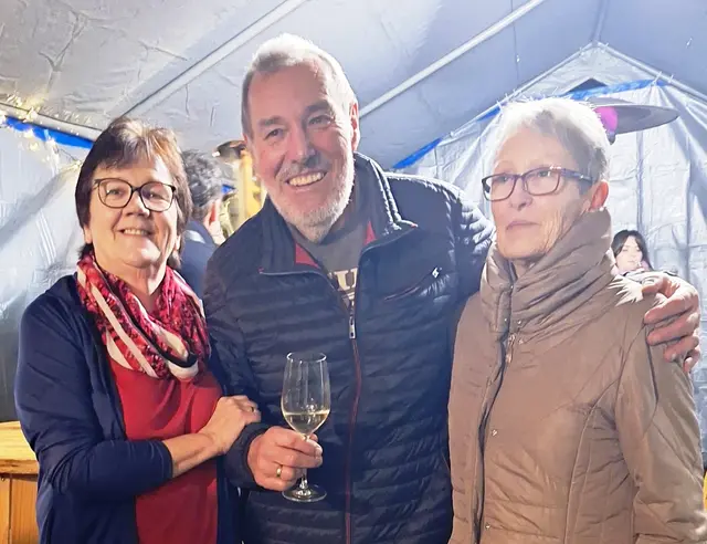 Melitta Jirsa, Karl Jirsa (Jubilar, 70. Geburtstag) und Hannelore Hofstetter bei der großen Feier.  | Foto: zvg