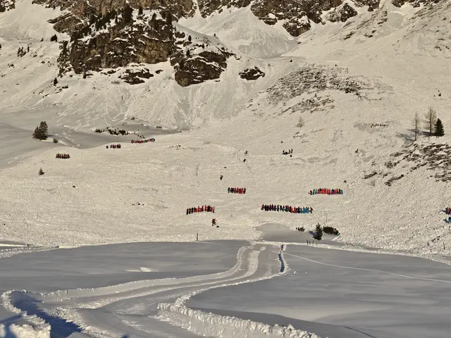 Nach einem Lawinenabgang unterhalb der Plattenspitze (2.294 Meter Seehöhe) abseits der gesicherten Pisten in Obertauern wurde am Mittwochnachmittag, 25. Februar 2026, laut einer Meldung der Bergrettung Salzburg eine großangelegte Suchaktion gestartet. Gegen Abend habe sich herausgestellt, dass keine Personen zu Schaden gekommen sind. | Foto: Bergrettung Obertauern