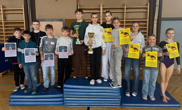 Den Schulmeistertitel für den punktebesten Turner ging an Elias Wimmer. Bei den Mädchen gewann Valentina Ströbitzer mit der Punktehöchstzahl des Tages. | Foto: Sport/Mittelschule St. Valentin