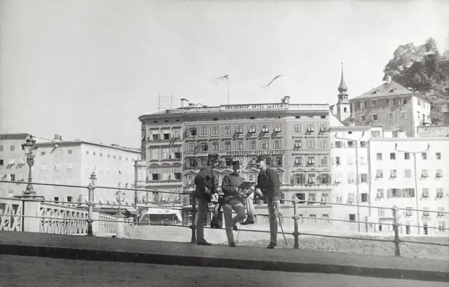 Einige Siegerbilder aus dem Wettbewerb „170 Jahre Fotografie“; Soldaten vor dem Hotel Stein – Einreicher: Anton Edelmayr | Foto: Archiv