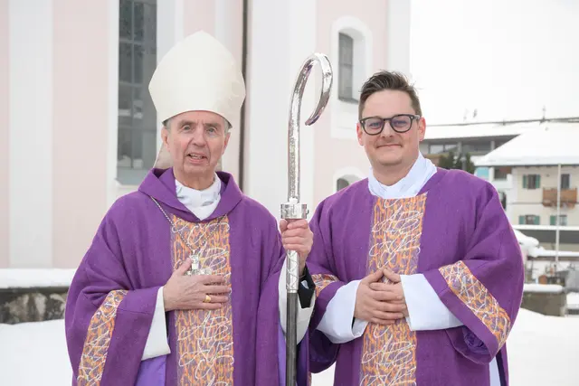 Andreas Holzner und Weihbischof Hansjörg Hofer bei der Diakonweihe in Brixen. | Foto: Erzdiözese Salzburg/Hiva Naghshi