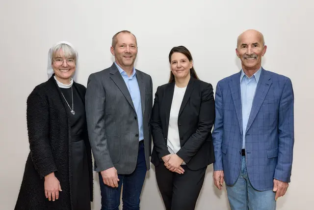 v.l.n.r. Generaloberin Barbara Flad, Wolfgang Tripp, Stephanie Federspiel-Kleinhans und Bernhard Guggenbichler.
 | Foto: Kongregation Barm. Schw. Zams / Christoph Nösig