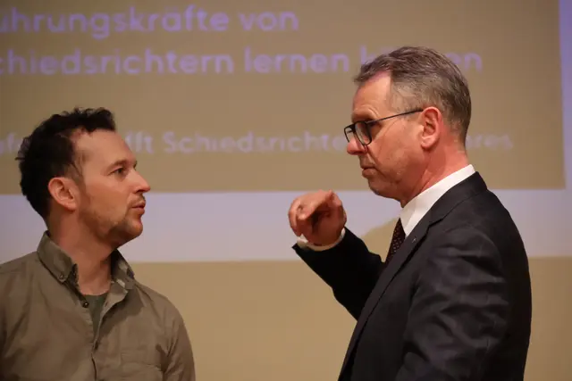 Patrick Grünzweil, Stadionsprecher bei Lask, und Stefan Sandberger. | Foto: MeinBezirk/Constance Haslberger
