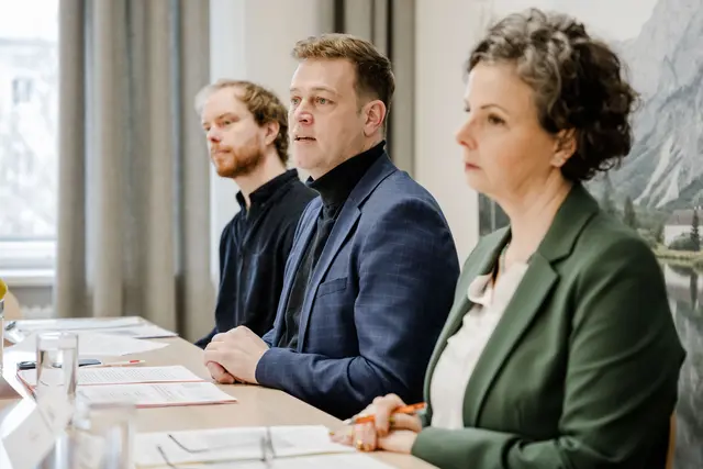 Landesrat Stefan Kaineder (Grüne) zieht Bilanz über die Erwärmung der Fließgewässer Oberösterreichs. | Foto: Land OÖ/Dedl