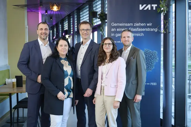 V.l.n.r.: Markus Fellhofer (VAT-Präsident), Simone Keglovics (VAT-Vizepräsidentin), Hannes Kohlmeier (VAT-Vizepräsident), Katharina Künstner (VAT-Consultant), Florian Schnurer (VAT-Geschäftsführer). | Foto: VAT/APA-Fotoservice/Martin Hörmandinger