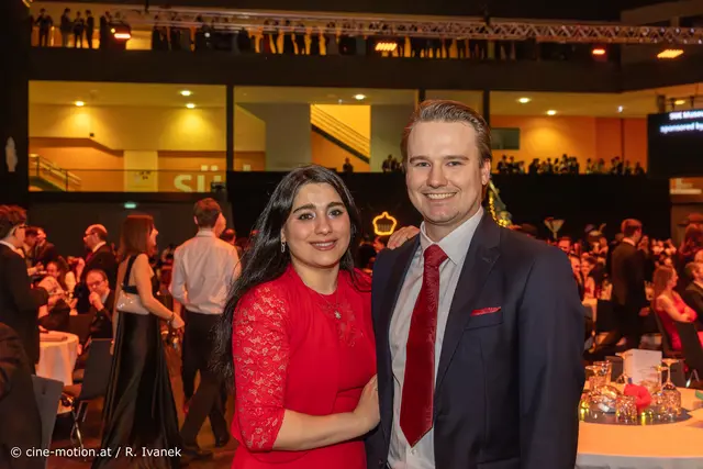 Aziza in Begleitung von Wastyn Stephan (Lehrer von BR/BRG). | Foto: cine-motion.at / R. Ivanek