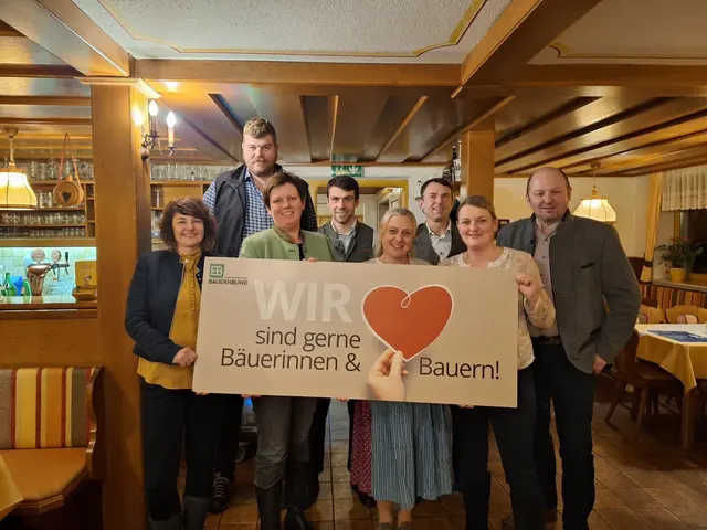 Sabine Herndl, Franz Rodlauer, Regina Reiter, David Feßl, Katharina Nachbagauer, Siegfried Schwingenschuh, Barbara Berger und Andreas Ehrenhuber (von links) | Foto: OÖVP/Bauernbund Bezirk Kirchdorf