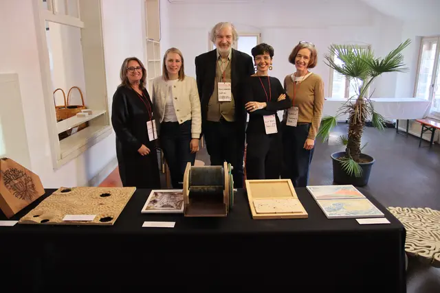 Moderatorin Karola Sakotnik, Vizebürgermeisterin Julia Paar, Obmann Franz Nahrada, Silvia Brandi (FamLab), Hausherrin Gabriele Mikl (v.l.).  | Foto: MeinBezirk/Herwig Brucker