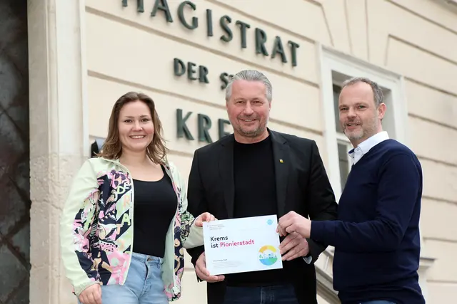 Stefanie Widhalm (KEM-Managerin), Bürgermeister Peter Molnar und Baudirektor Reinhard M. Weitzer | Foto: Stadt Krems