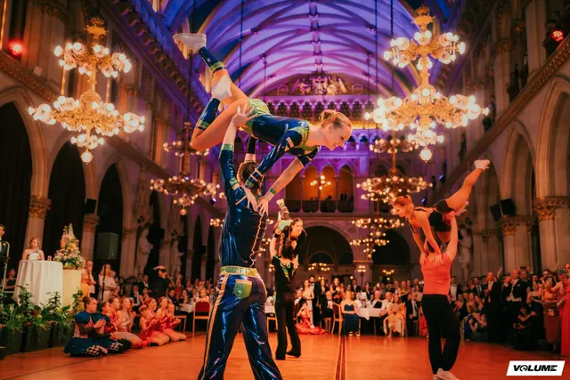 Sportliche Leistung: Bei der Gestaltung der Mitternachtseinlage ist der Ball des Sports naturgemäß ganz in seinem Element. | Foto: Volume