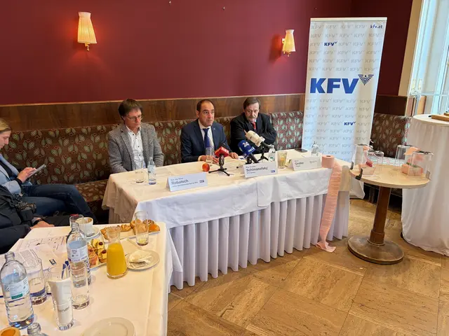 Das Kuratorium für Verkehrssicherheit (KFV) hat am Donnerstag zusammen mit dem Physiker Werner Gruber die Unfallbilanz 2025 präsentiert. Der eigene Haushalt bleibt weiter der gefährlichste Ort für Österreicherinnen und Österreicher. | Foto: Maximilian Sumereder/MeinBezirk