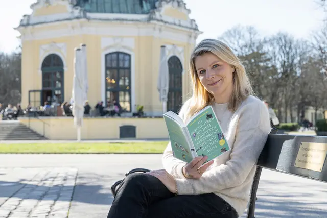 Autorin Christina Gschwendtner: "1752 ging die einstige Menagerie mit dem zentralen Kaiserpavillon und zwölf Tiergehegen ringsum in Betrieb." | Foto: Daniel Zupanc