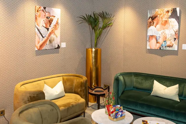 Bei der Ausstellung „Fly &amp; Float“ werden Arbeiten von Christian Bazant-Hegemark, Franziska Maderthaner, Thomas Riess und Martin Veigl gezeigt. | Foto: Flughafen Wien