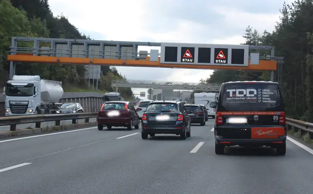 Am Mittwochvormittag kam ein 60-jähriger Pkw-Lenker auf der A13 bei Innsbruck-Süd von der Fahrbahn ab und kollidierte mit einer Betonleitwand. (Archivbild) | Foto: Suitner