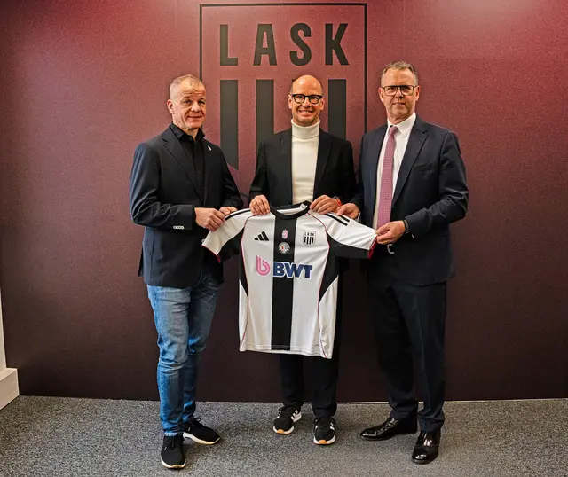 Im Rahmen der Veranstaltung erörterten Siegmund Gruber (LASK-Geschäftsführer), Stefan Sandberger (OÖFV-Präsident) und Wolfgang Mitterdorfer (Vorstandsmitglied der voestalpine Steel Division) den strategischen Stellenwert der Akademie für den regionalen Fußball.  | Foto: LASK