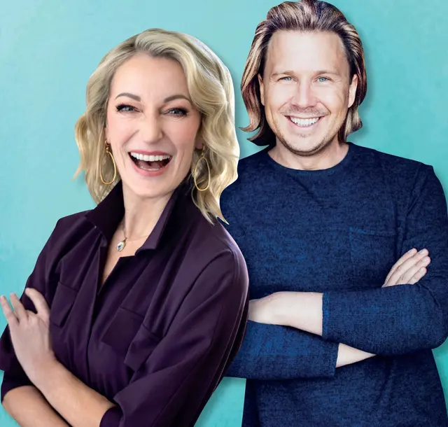 Der Steirer Gernot Haas bespielt mit der deutschen Kabarettistin Monika Gruber am Freitag, dem 24. Juli, die Hennschui-Bühne am Henndorfer Dorfplatz.  | Foto: Starupphoto, Elena Zauke