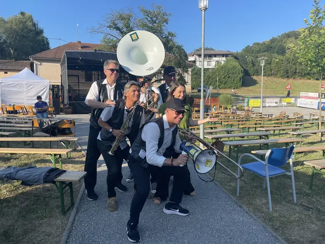 Nach 2024 spielt die Fehringer Band "Soko Dixie" im Juli wieder am Henndorfer Dorfplatz. 