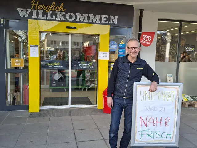 Der bisherige Unimarkt Gierlinger in Haslach wird als Nah&amp;Frisch Markt weitergeführt freut sich Gerhard Gierlinger (im Bild).  | Foto: Helmut Eder