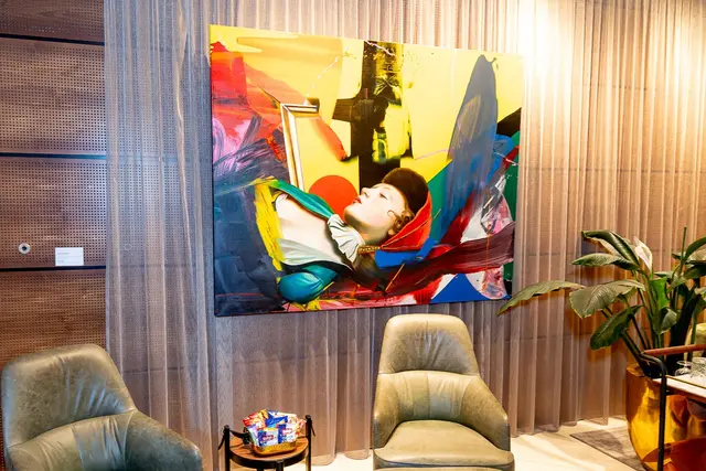 Bei der Ausstellung „Fly &amp; Float“ werden Arbeiten von Christian Bazant-Hegemark, Franziska Maderthaner, Thomas Riess und Martin Veigl gezeigt. | Foto: Flughafen Wien