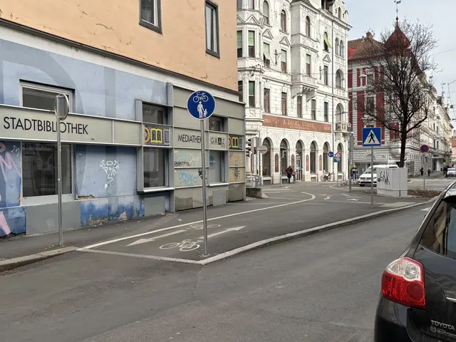 Von der Maria Stromberggasse kommend beginnt hier der Radweg mit Benutzungspflicht. Was für die Weiterfahrt in Richtung Südtirolerplatz sehr komfortabel ist, bedeutet für den Weg in Richtung Tegetthoffbrücke einen kleinen Umweg.  | Foto: MeinBezirk/Markus Kropac