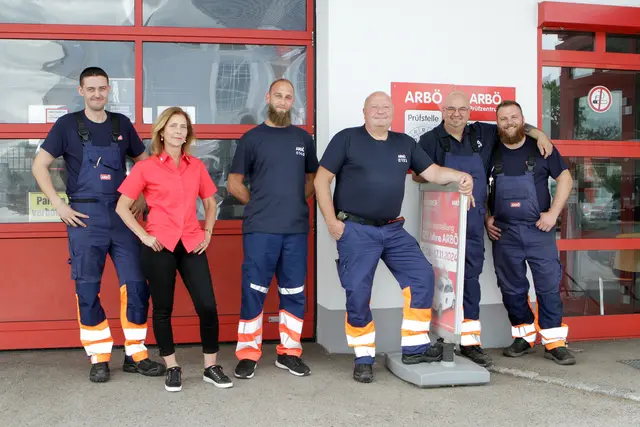 Das ARBÖ-Team im Prüfzentrum Schwadorf hatte 2025 viel zu tun.  | Foto: ARBÖ NÖ