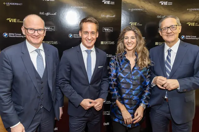 (v.l.n.r.) Mag. Julian Jäger, Vorstand der Flughafen Wien AG, Geschäftsführung der Vienna Airport FBO, Christoph Schmidt, MSc und Mag. Alexandra Schellhorn, MBA und Dr. Günther Ofner, Vorstand der Flughafen Wien AG
 | Foto: Flughafen Wien