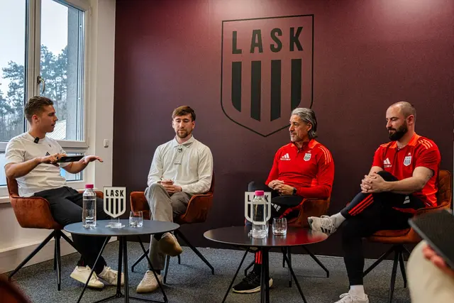 In einer zweiten Gesprächsrunde sprachen Valentin Grubeck, Carlos Chaile und Philipp Leeb über die sportlichen Visionen in Bezug auf die Akademie des LASK. | Foto: LASK
