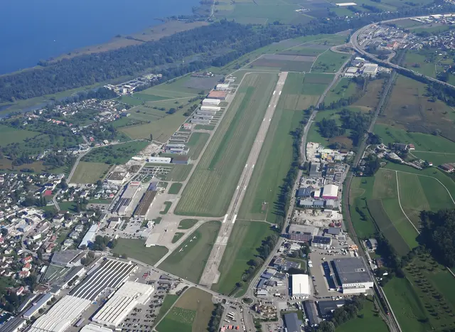 Flugshow kann stattfinden: Vorarlberg erlaubt für den August eine Flugshow zum 100-jährigen Bestehen des Flughafen Altenrhein. Sehr zum Ärger der Rheindelta-Gemeinden. | Foto: Wikipedia Creative Commons/Carsten Steger