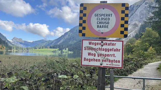 Nicht zu übersehen: Der Weg im hinteren Bereich ist seit langem gesperrt. Ab Sommer 2026 darf der Weg wieder benutzt werden. | Foto: MeinBezirk/Günther Reichel