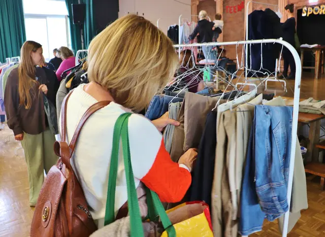 Das Prinzip ist einfach: Jeder kann Kleidung mitbringen oder kostenlos mitnehmen. | Foto: Edith Ertl