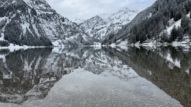 Glasklar: Der Vilsalpsee ist ein wahres Naturjuwel. | Foto: MeinBezirk/Günther Reichel