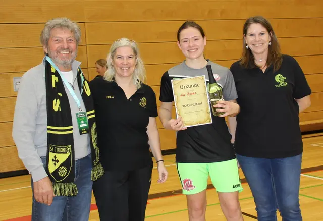 Germann Franz (Präsident Germann-Cup), Maria Mann-Mittendorfer, Torschützin vom SV Böheimkirchen, Monika Rossmanit. | Foto: Petra Spannagl - SKT Igl's Tulbing