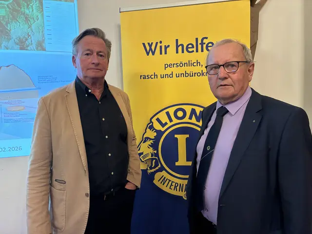 Der Vortragende Kurt Joham mit Präsident der Lions, Paul Grosz. | Foto: Anna Maria Kaufmann