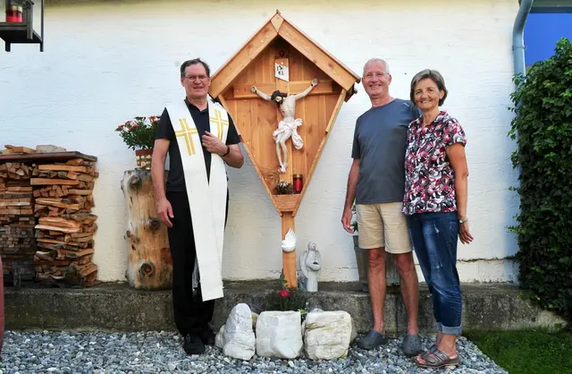 Eine von vielen Abbildungen: "Coronamarterl" von Martin und Heidi Kastl, entstanden 2020 in der Pandemiezeit und gesegnet von Pfarrer Peter Ferner | Foto: Hassl
