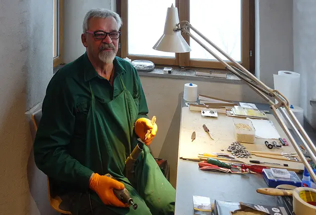 Kurator Anton Steffan ist auch für die Restauration im Burgmuseum Deutschlandsberg zuständig. | Foto: Viana Styria Weststeiermark