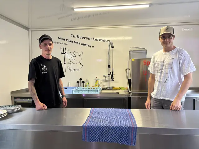 Der "Spüli" ist bereit für seinen Einsatz. Benni und Dani vom Tuiflverein Lermoos kümmern sich um die Abwicklung. | Foto: Tuiflverein Lermoos