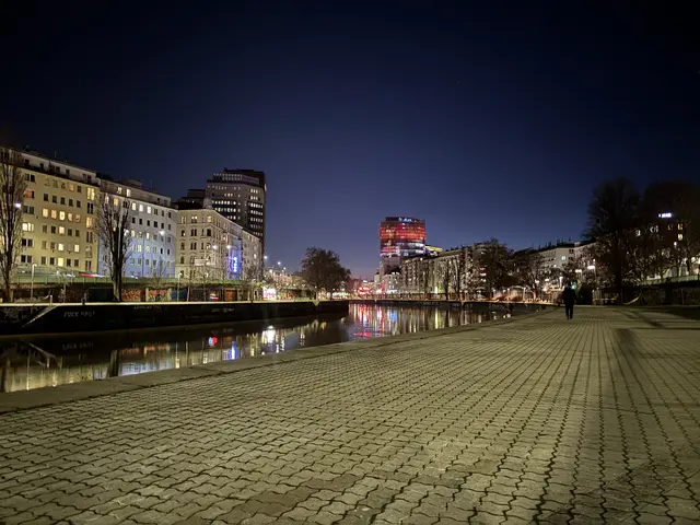 Die Begehung zeigte Problemstellen entlang der Henriette-Fahrbach-Promenade am Donaukanal auf. | Foto: Matthias Pandrea/Mein Bezirk