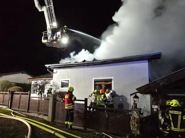 Drei Feuerwehren waren bei einem Brand eines Einfamilienhauses in Loretto im Einsatz.  | Foto: Pressedienst BFKDO-EU