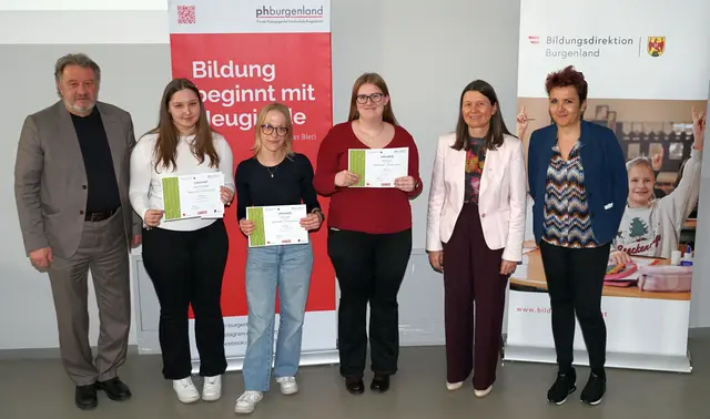 Russisch: Bildungsdirektor Alfred Lehner, Gordana-Anca Bogdan (2. Platz, BG/BRG Mattersburg), Angelice Fuchs (2. Platz, BG/BRG Mattersburg), Nadia Nosow (1. Platz, BG/BRG Mattersburg), Rektorin Sabine Weisz (PPH Burgenland), Gina Wieder (Landes-ARGE-Leitung Russisch) | Foto: Private Pädagogische Hochschule Burgenland
