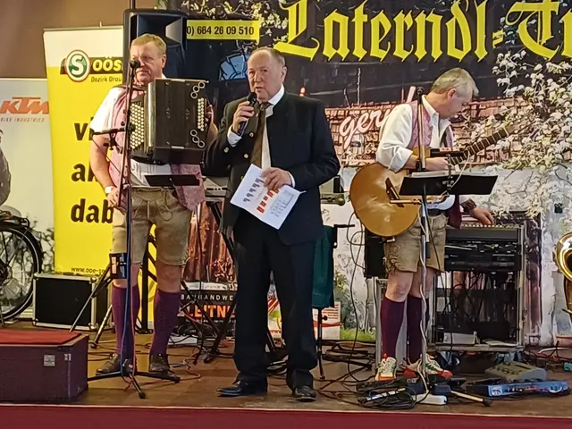 Balleröffnung durch Seniorenbund-Bezirksobmann Johann Schweiberer. | Foto: Breitenberger